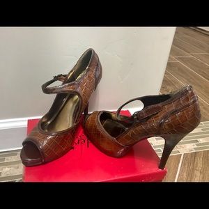 Women’s snake printed design shoes